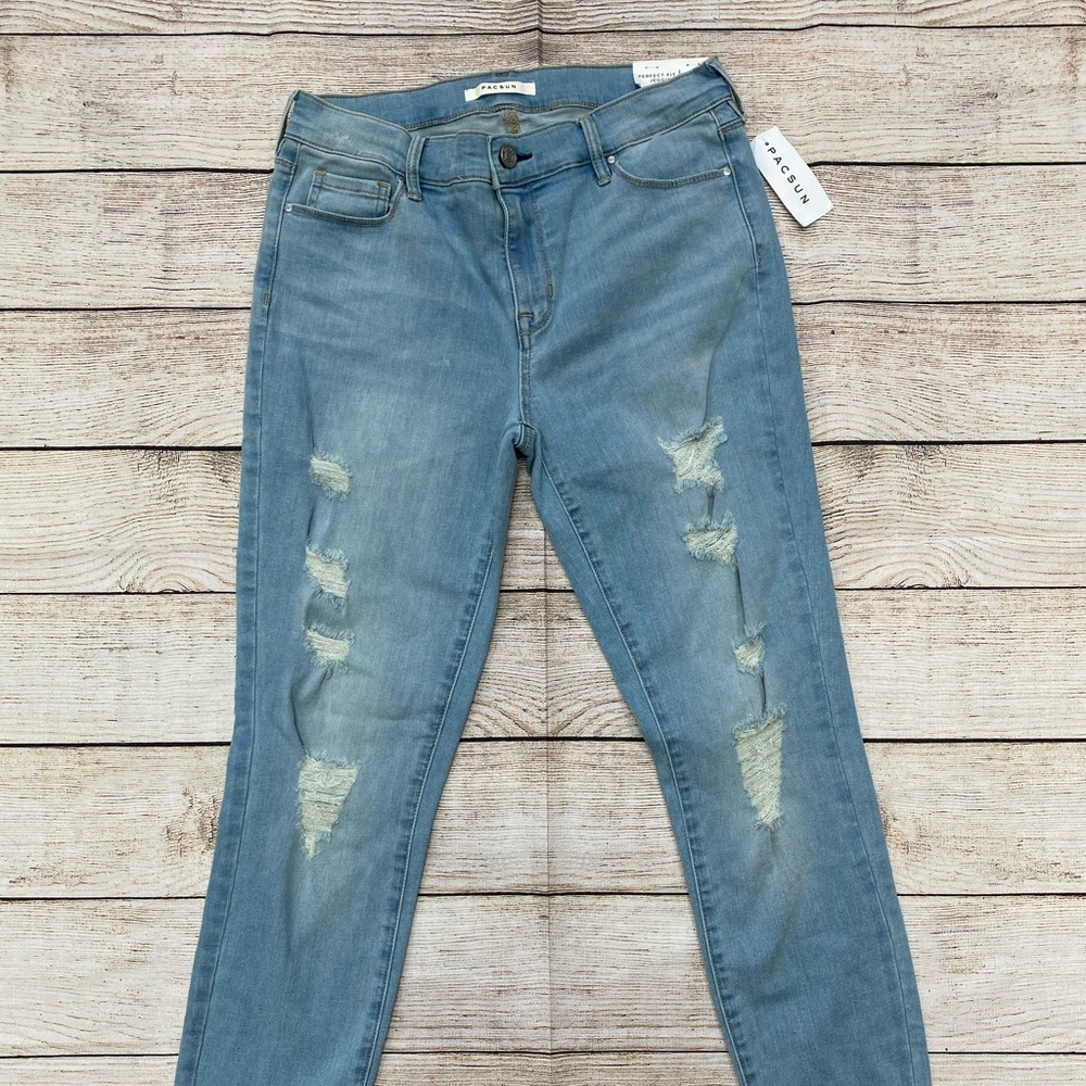 NWT PacSun Ripped Jeans - Picture 2 of 9
